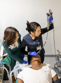 CRNA Students Practicing